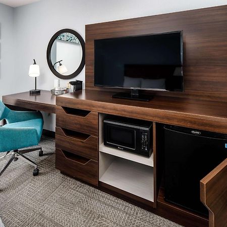 Hampton Inn & Suites Наварра Екстер'єр фото