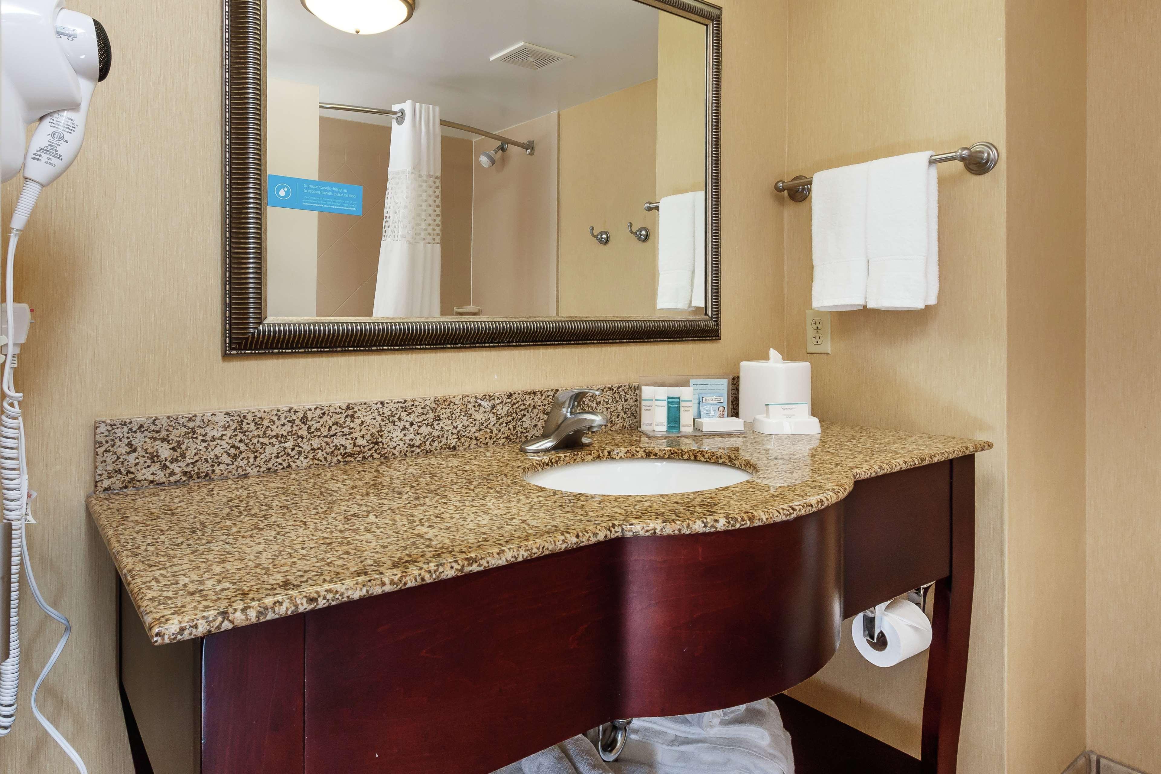 Hampton Inn & Suites Наварра Екстер'єр фото