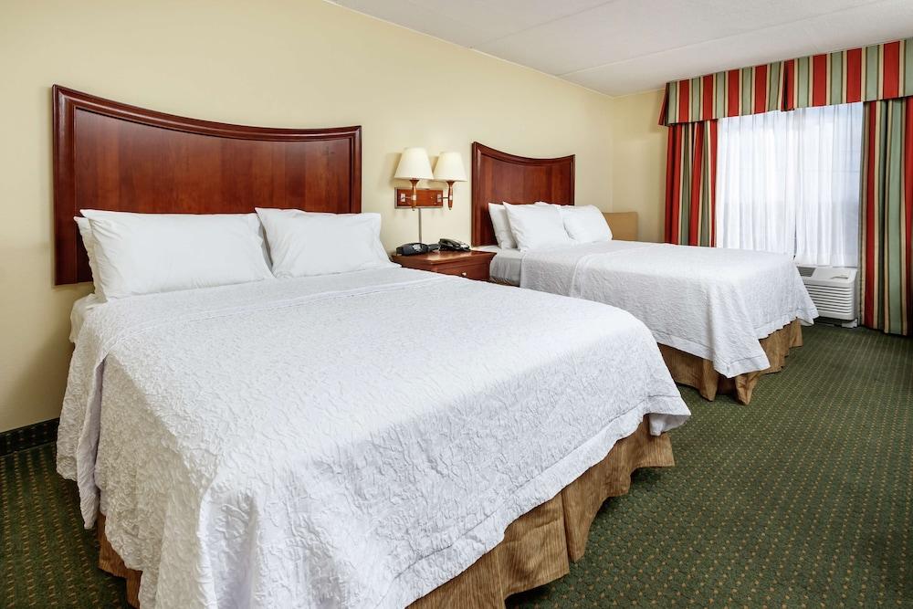 Hampton Inn & Suites Наварра Екстер'єр фото