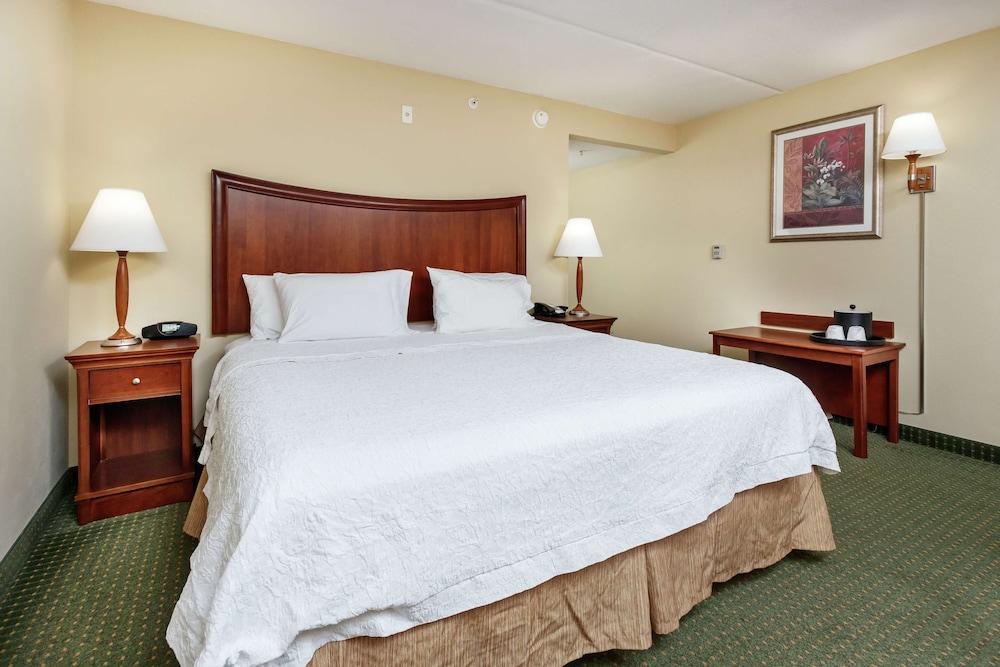 Hampton Inn & Suites Наварра Екстер'єр фото