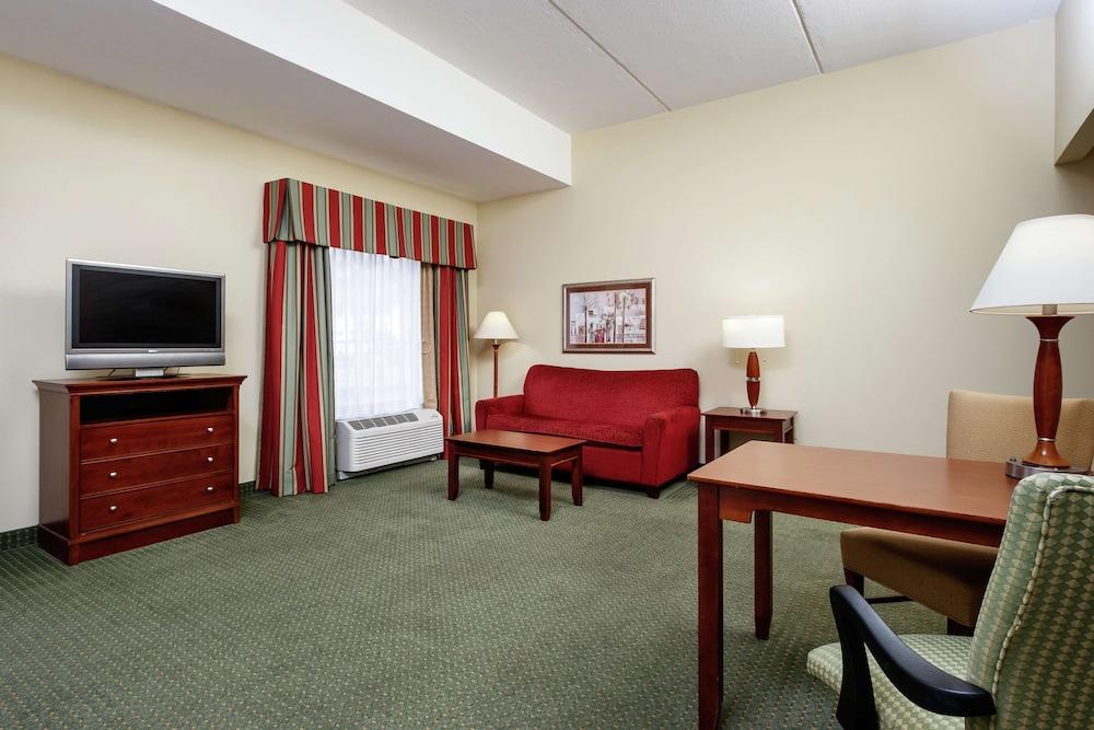 Hampton Inn & Suites Наварра Екстер'єр фото