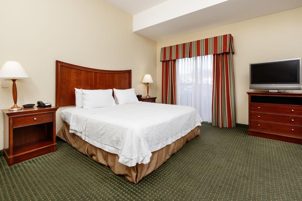 Hampton Inn & Suites Наварра Екстер'єр фото