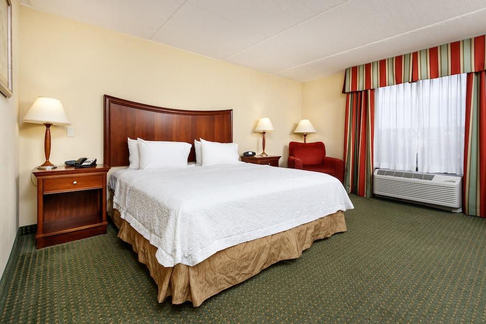 Hampton Inn & Suites Наварра Екстер'єр фото