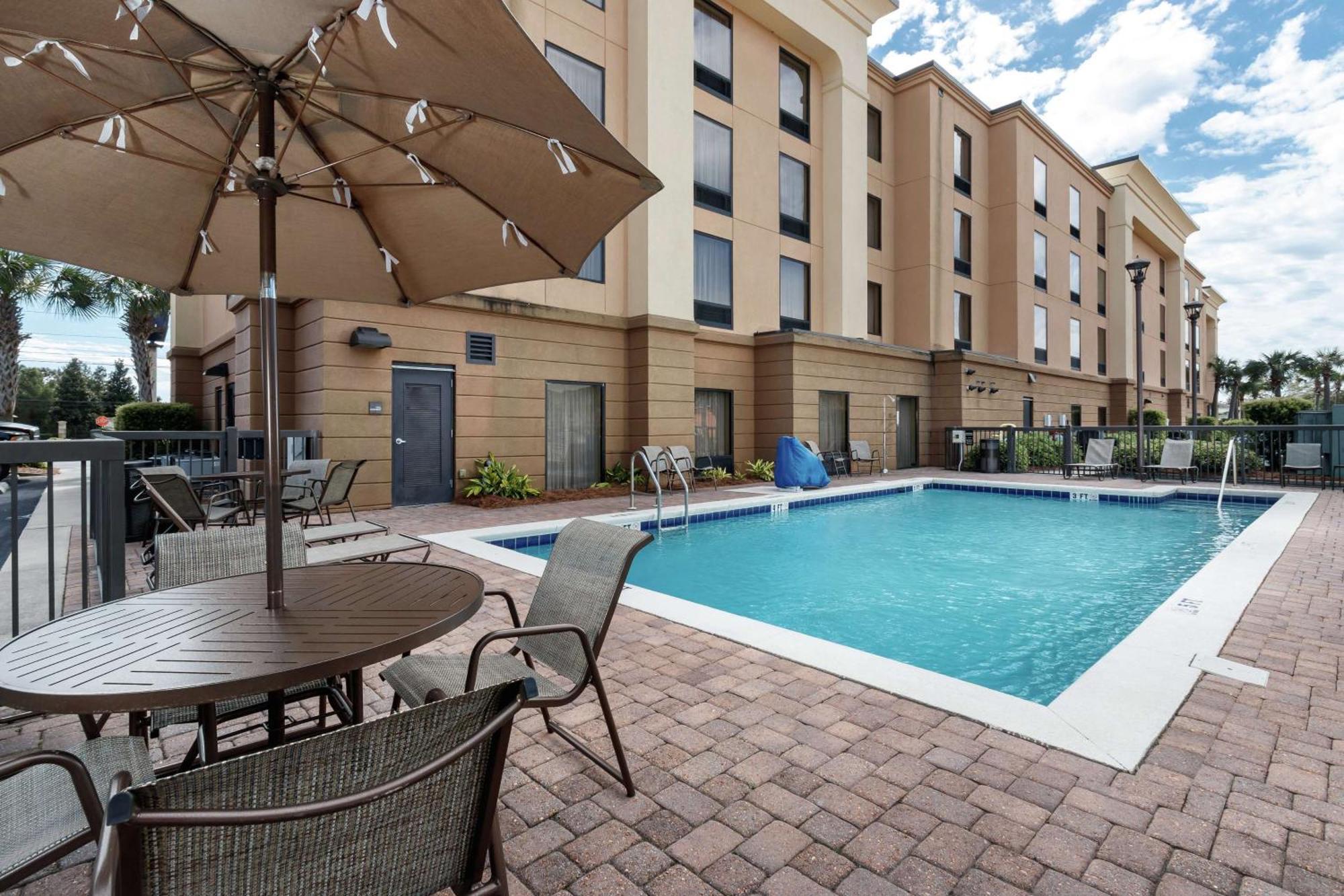 Hampton Inn & Suites Наварра Екстер'єр фото
