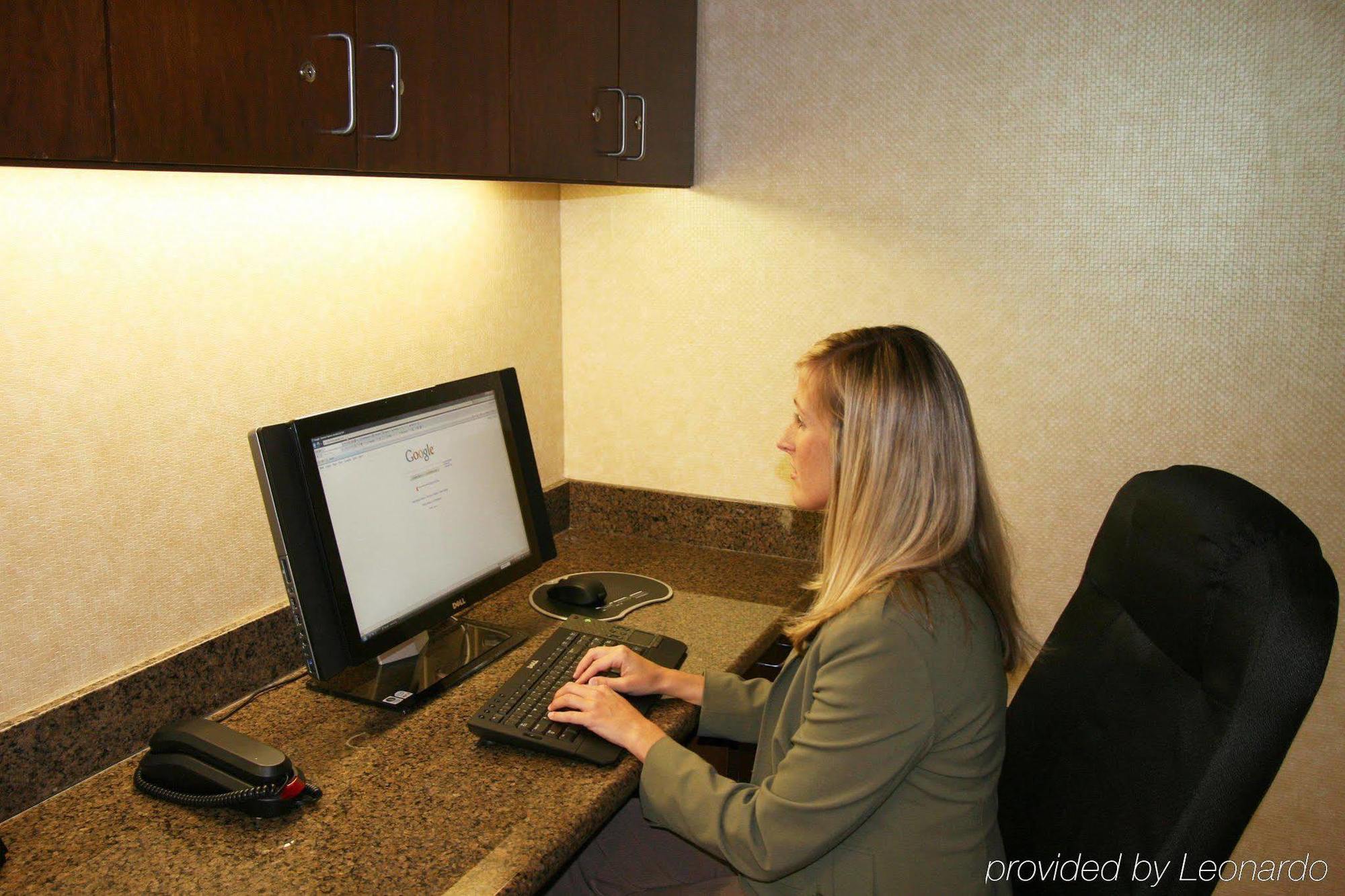 Hampton Inn & Suites Наварра Екстер'єр фото