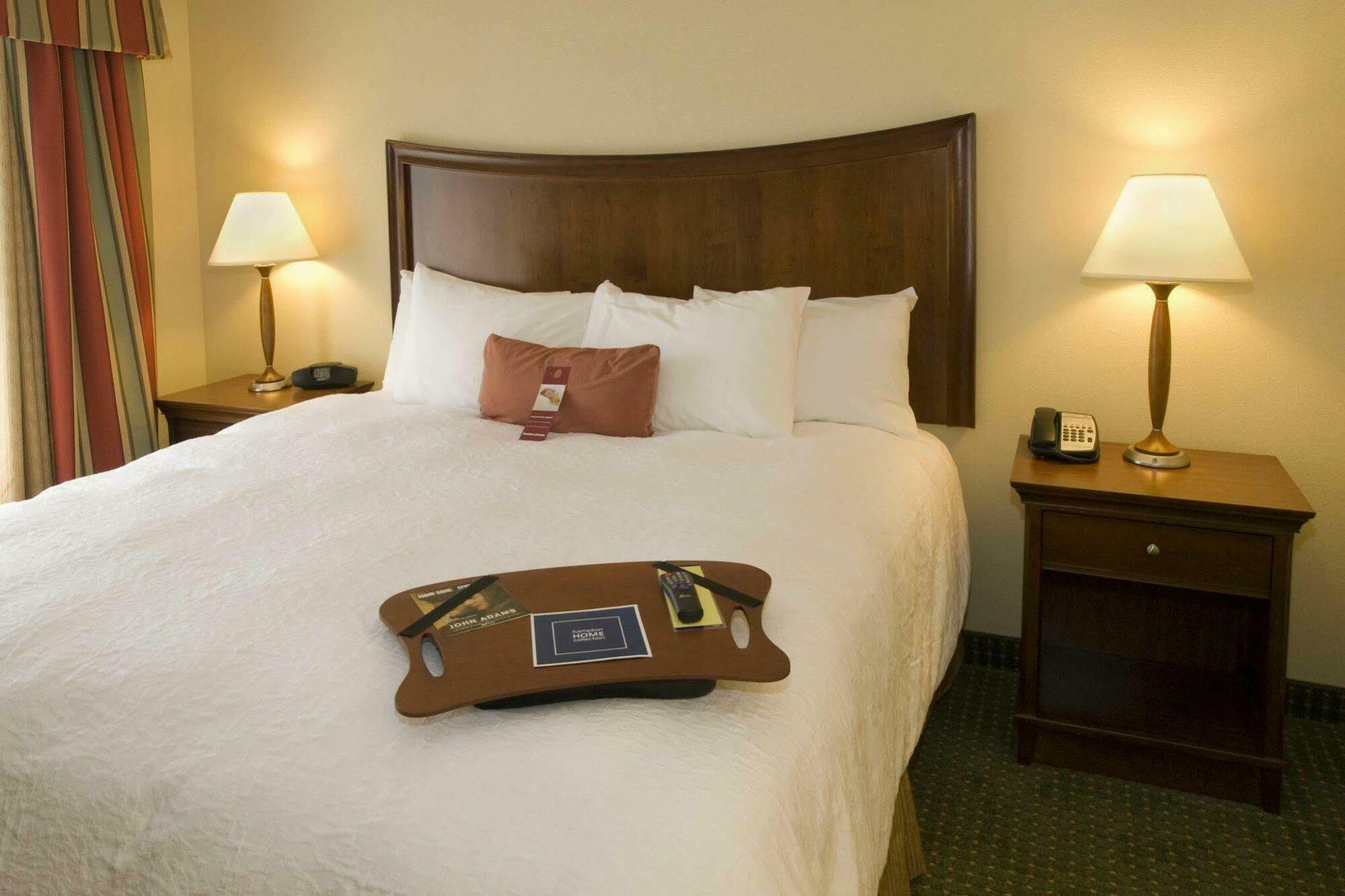 Hampton Inn & Suites Наварра Екстер'єр фото